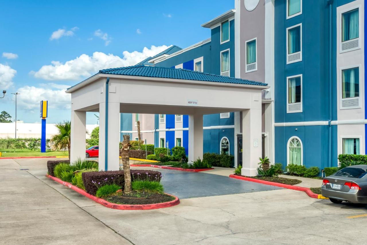 Comfort Inn & Suites Fm1960-Champions Houston Exterior photo